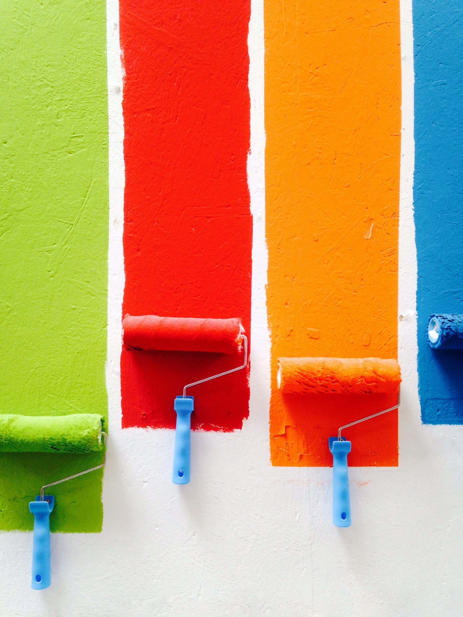 paint brushes with 4 colors